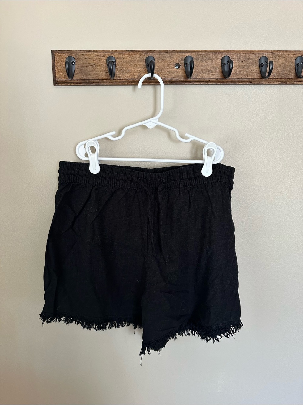 H&M Black Frayed Hem Pull-On Shorts